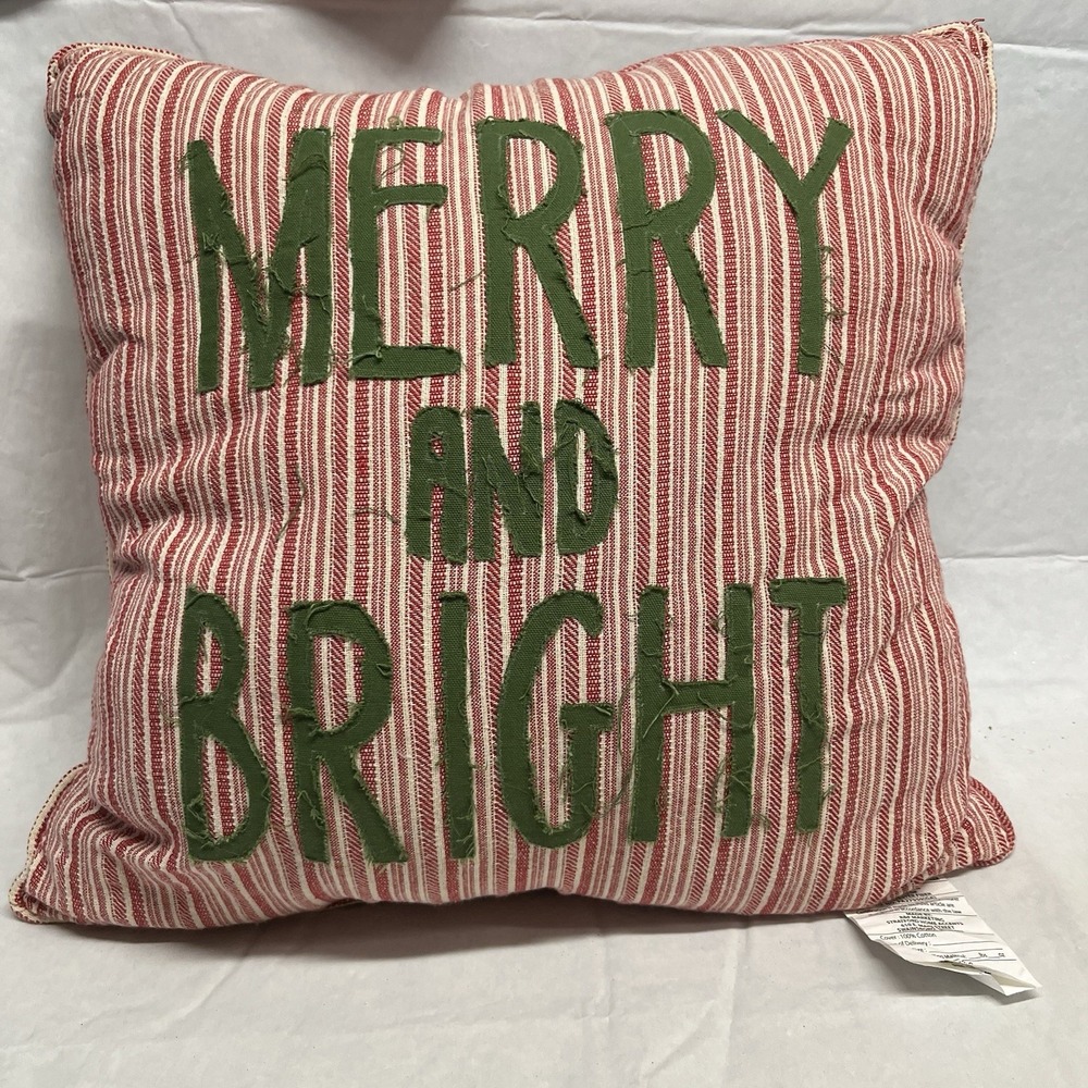 Rizzy Home Decorative Holiday Pillow Merry And Bright 20 In X 20 Made In India